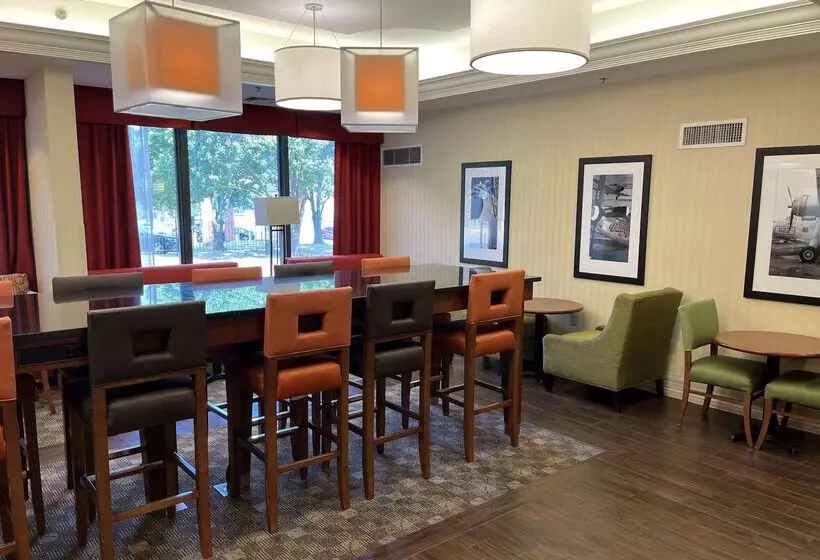 هتل Wingate By Wyndham St Louis Airport