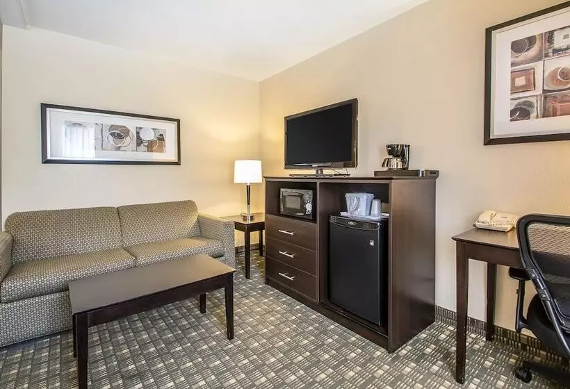 Отель Quality Inn & Suites Decorah