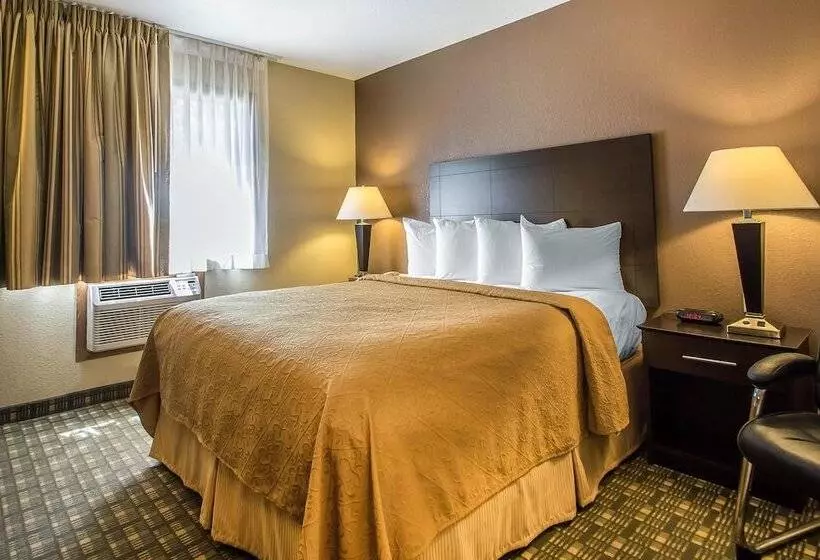 Отель Quality Inn & Suites Decorah