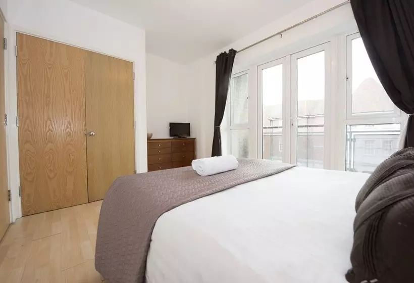 Robinson House Serviced Apartments