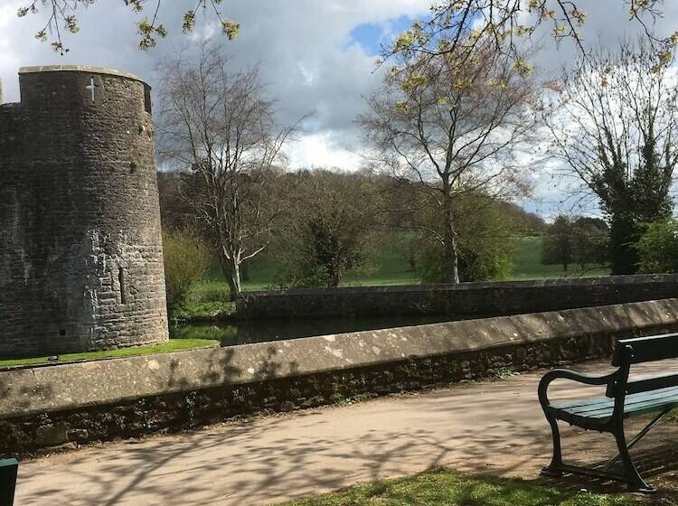 The White House Wells 2 Park View