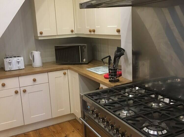 The White House Wells 2 Park View