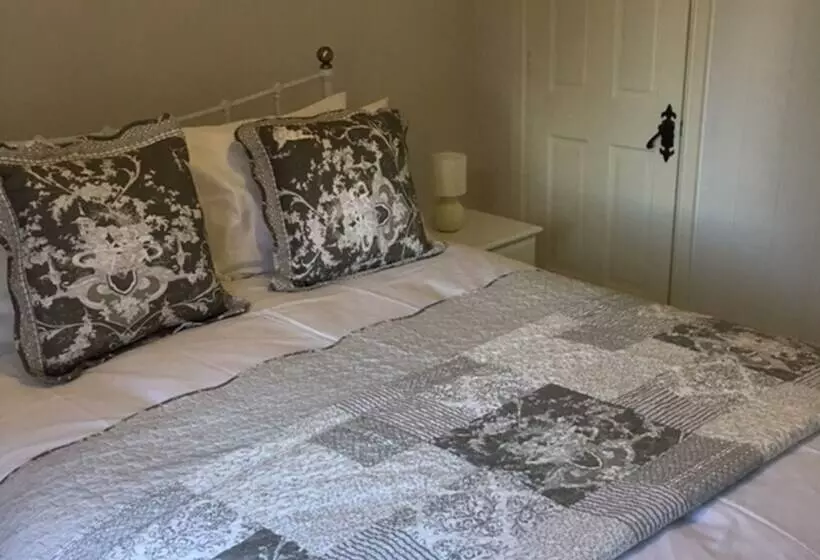 The White House Wells 2 Park View