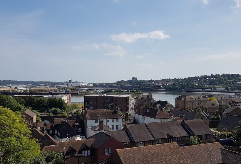 Apartment 9 Robertson Villas