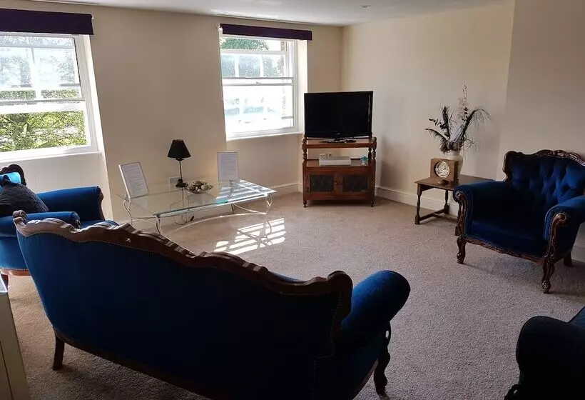 Apartment 9 Robertson Villas