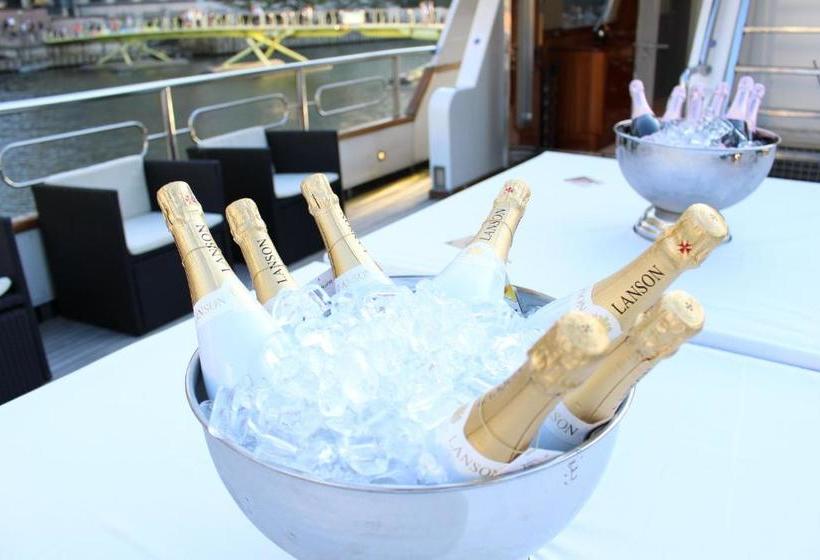 ホテル Absolute Pleasure Yacht