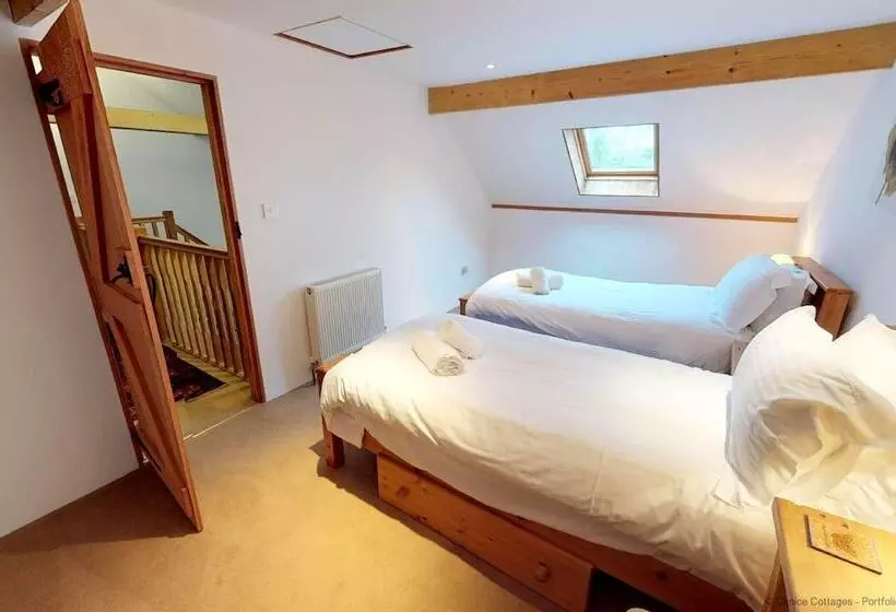 Buckland Brewer Cob Barn 2 Bedrooms