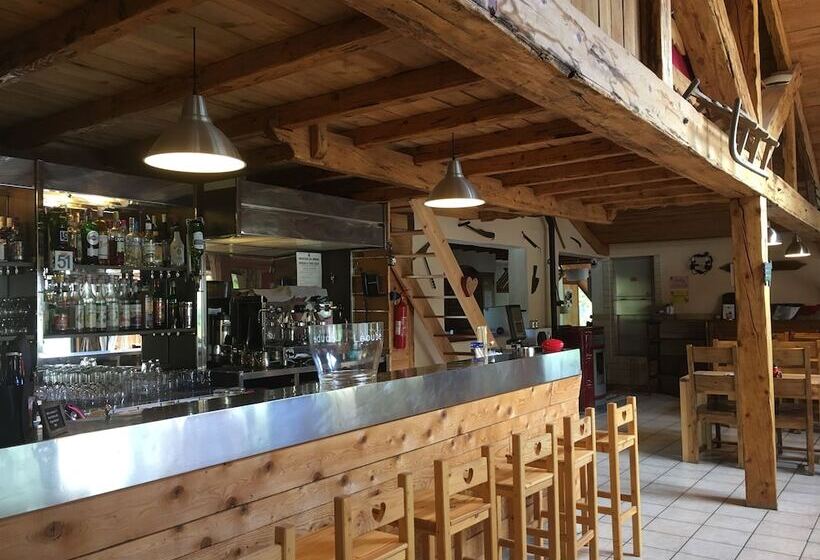 هتل Chalet Les Blancs