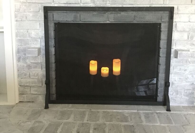 Rad S Cozy Cottage On Canal