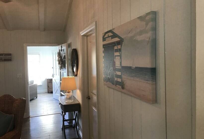 Rad S Cozy Cottage On Canal