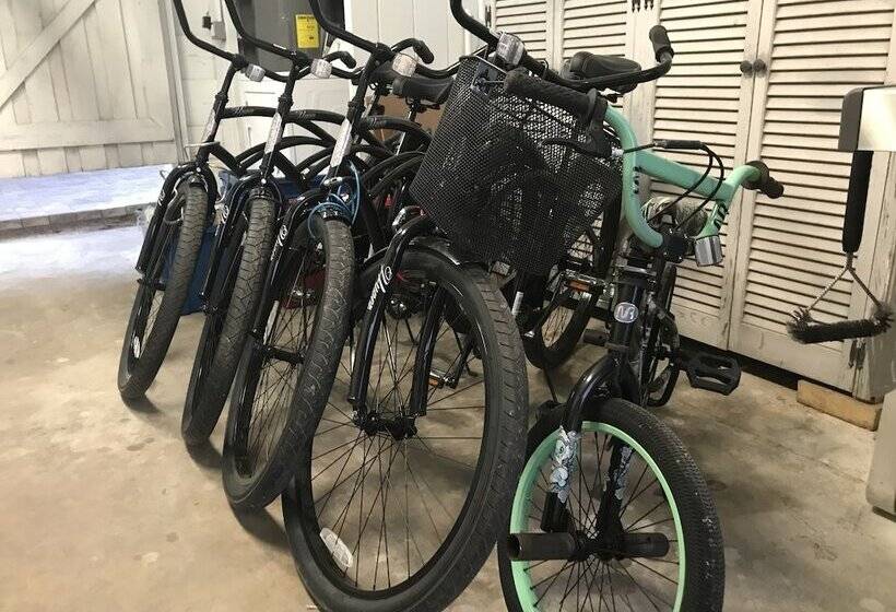 Rad S Cozy Cottage On Canal