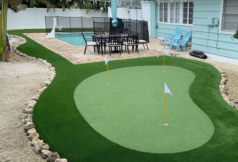 Rad S Cozy Cottage On Canal