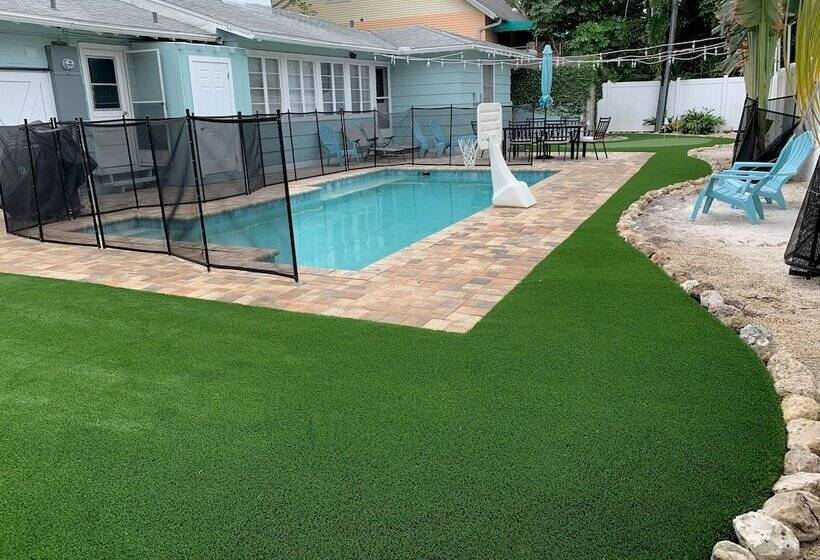 Rad S Cozy Cottage On Canal