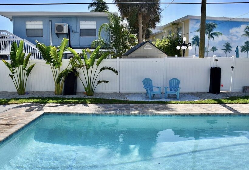 Rad S Cozy Cottage On Canal