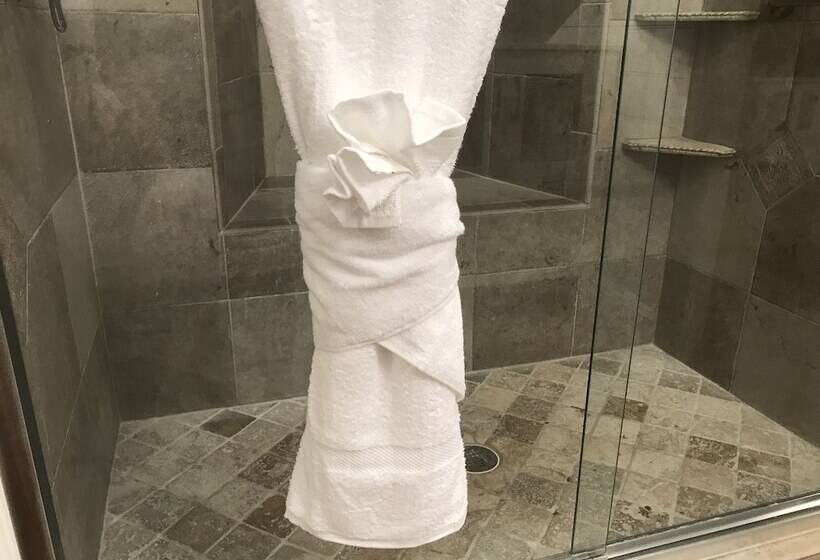 Rad S Cozy Cottage On Canal