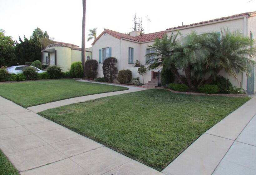 Relaxing Beverlywood House With Bbq