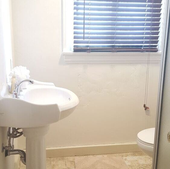 Relaxing Beverlywood House With Bbq