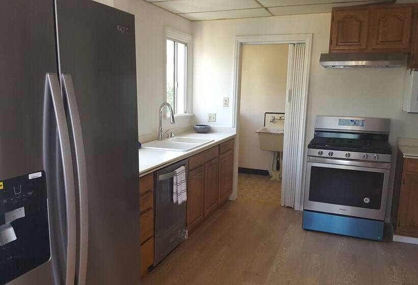 Relaxing Beverlywood House With Bbq