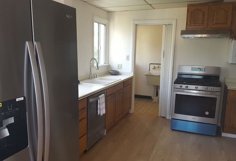 Relaxing Beverlywood House With Bbq