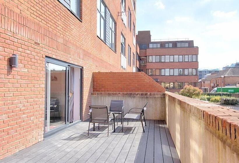 Roomspace Apartments Bradley Court