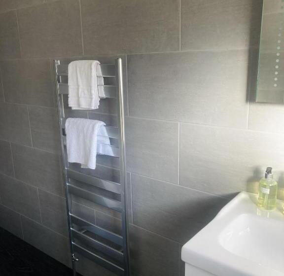 Stopover At Bayfields Families, Workers And Groups