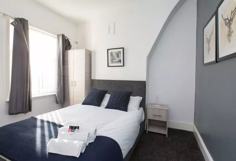 Townhouse @ 47 Clare Street Stoke