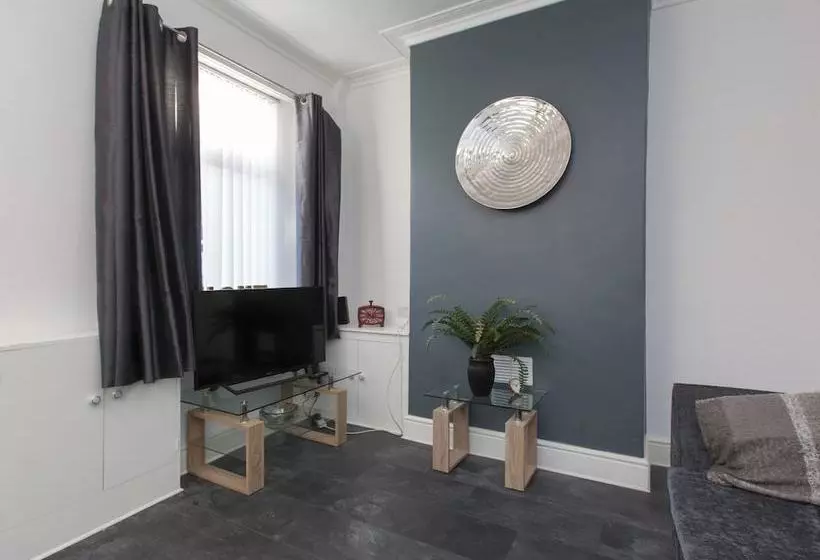 Townhouse @ 47 Clare Street Stoke