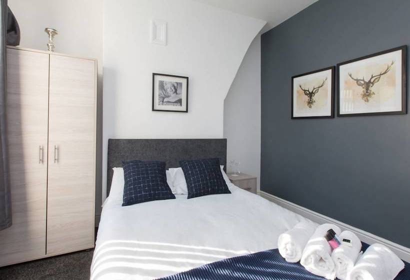 Townhouse @ 47 Clare Street Stoke