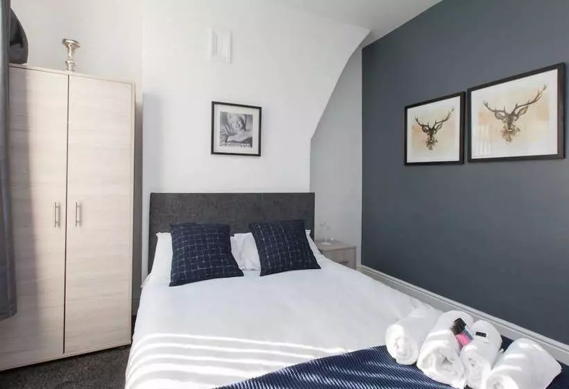 Townhouse @ 47 Clare Street Stoke