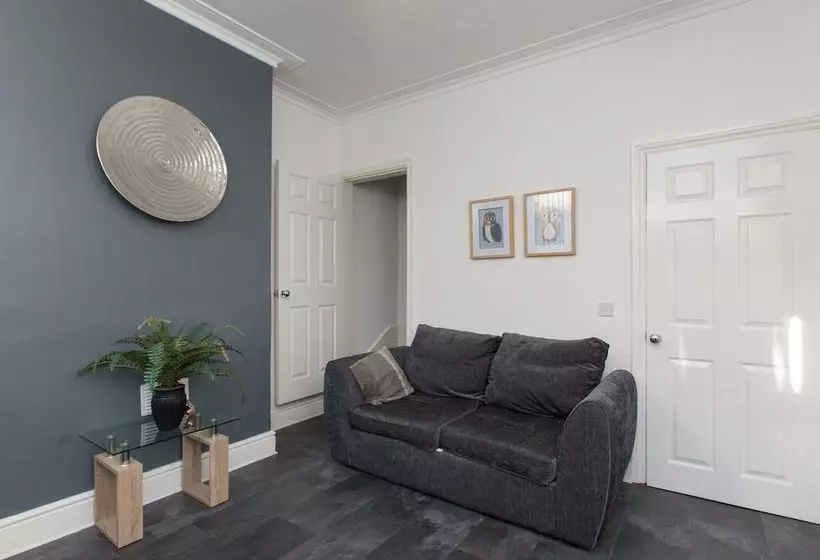 Townhouse @ 47 Clare Street Stoke