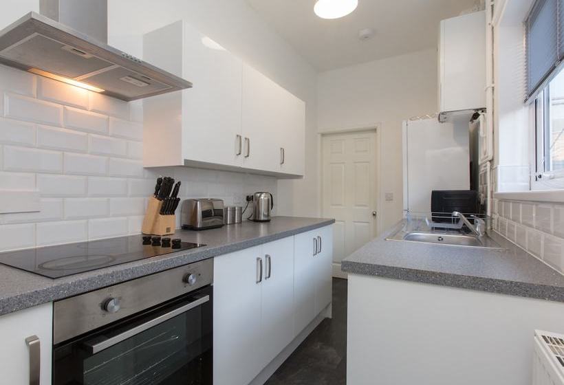 Townhouse @ 47 Clare Street Stoke