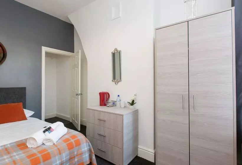 Townhouse @ 47 Clare Street Stoke