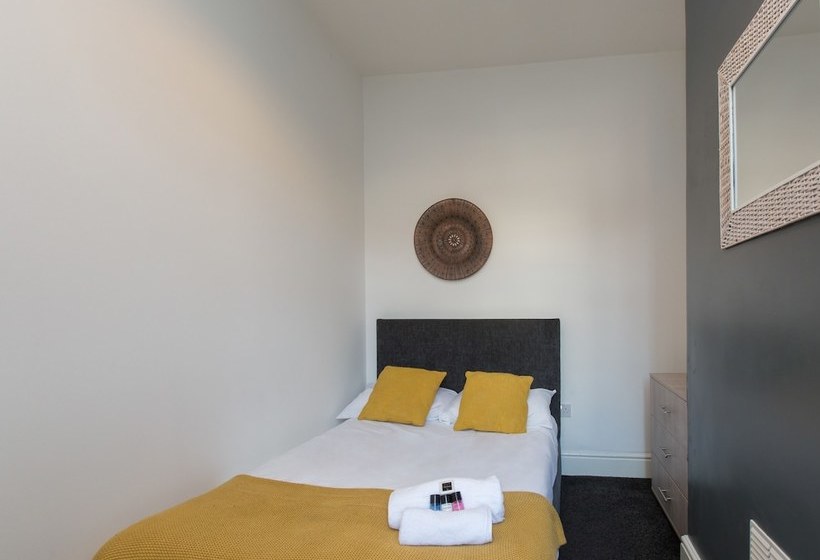 Townhouse @ 47 Clare Street Stoke