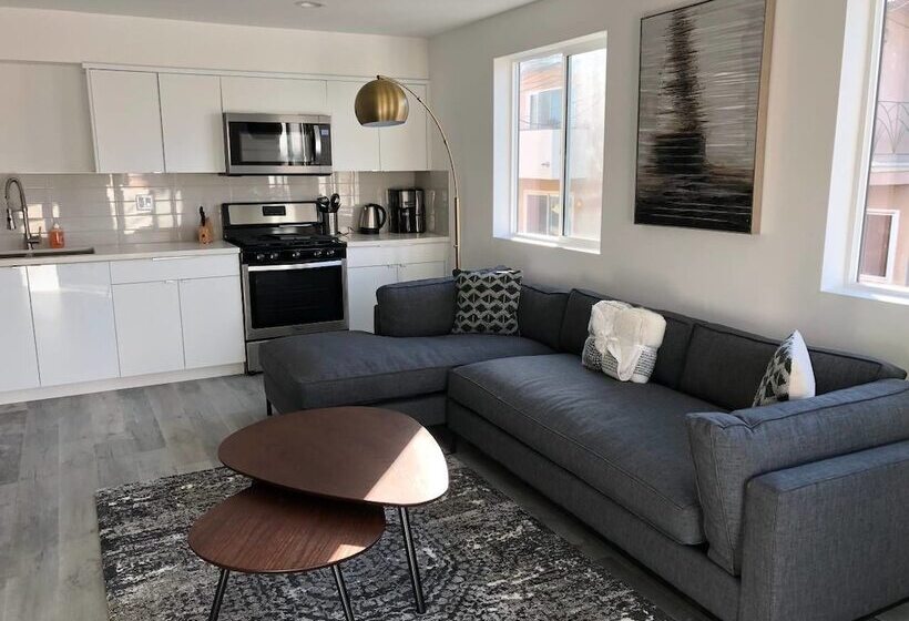 Brand New Luxury Spacious 3bdr Townhome Close To 3rd St