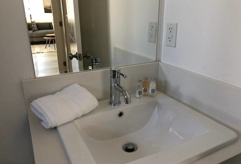 Brand New Luxury Spacious 3bdr Townhome Close To 3rd St