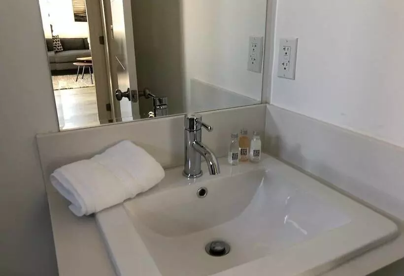 Brand New Luxury Spacious 3bdr Townhome Close To 3rd St