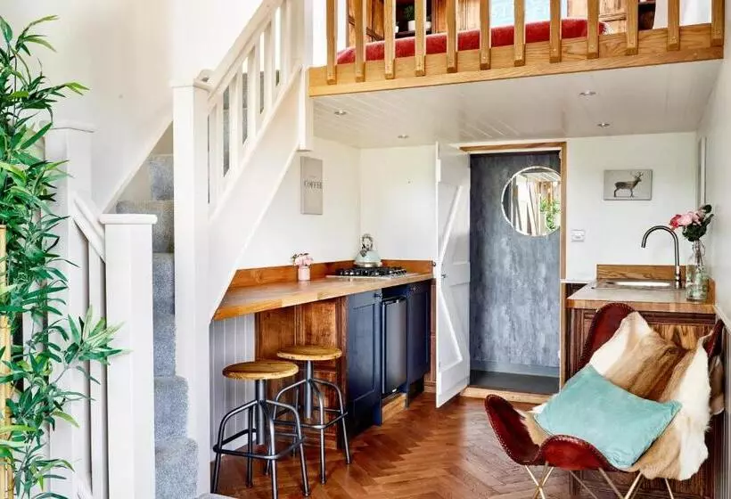 Extraordinary Huts Ltd