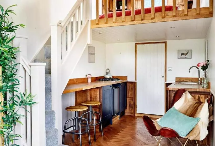 Extraordinary Huts Ltd