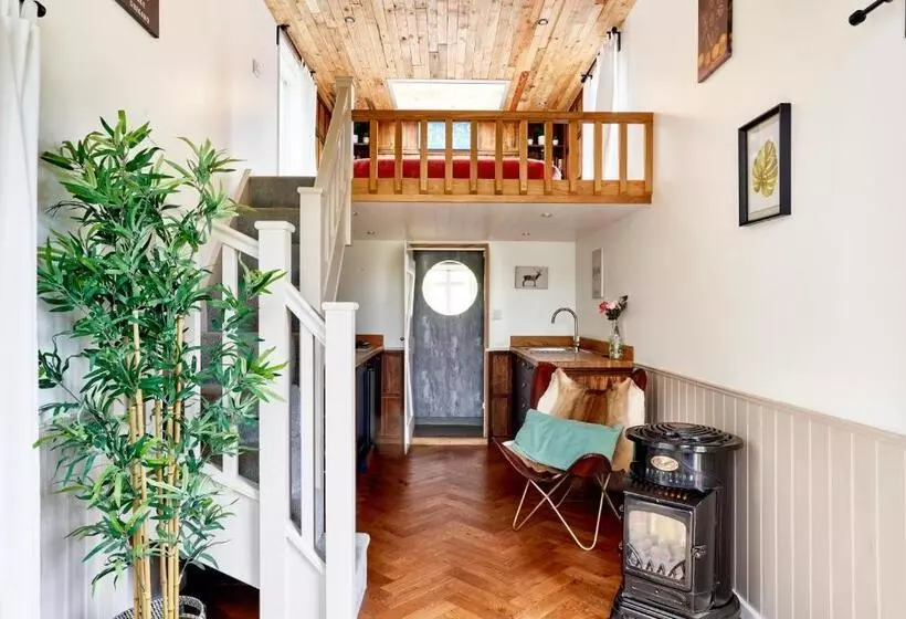 Extraordinary Huts Ltd