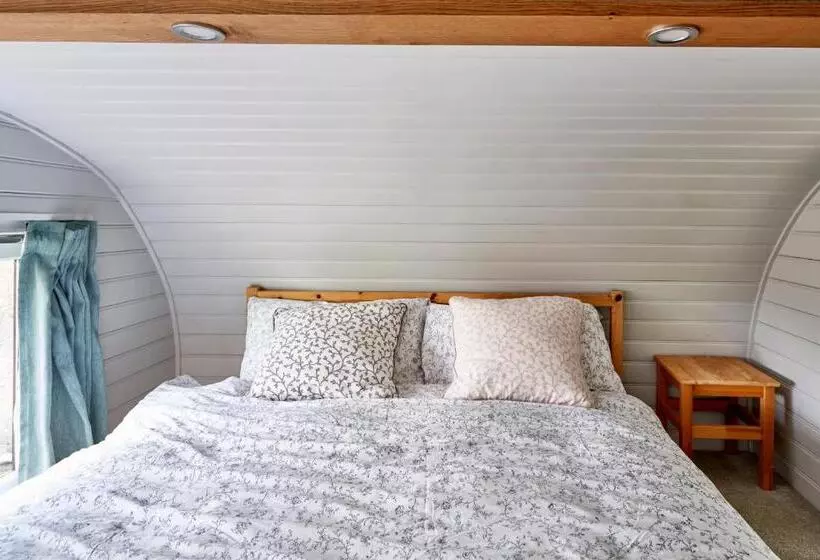 Extraordinary Huts Ltd