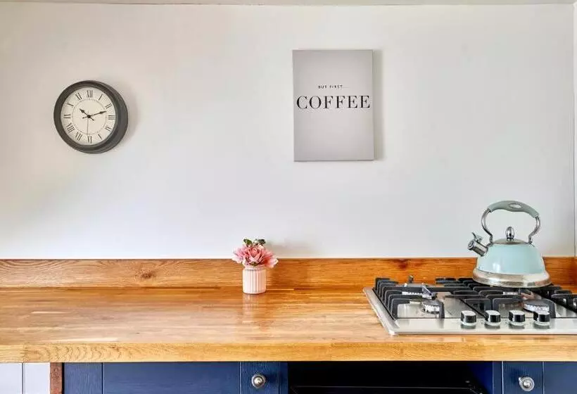 Extraordinary Huts Ltd