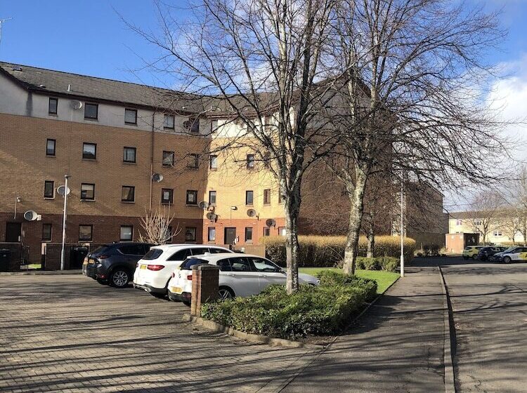 Large Apartment Gla Airport