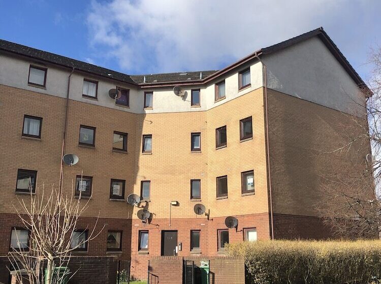 Large Apartment Gla Airport