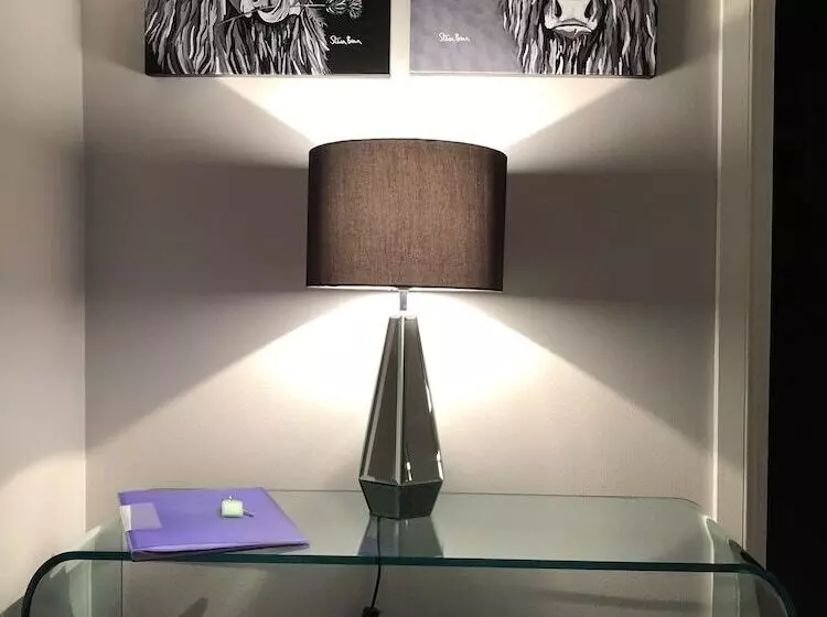 Large Apartment Gla Airport