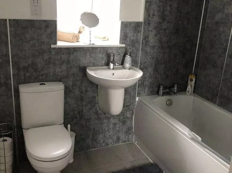 Large Apartment Gla Airport