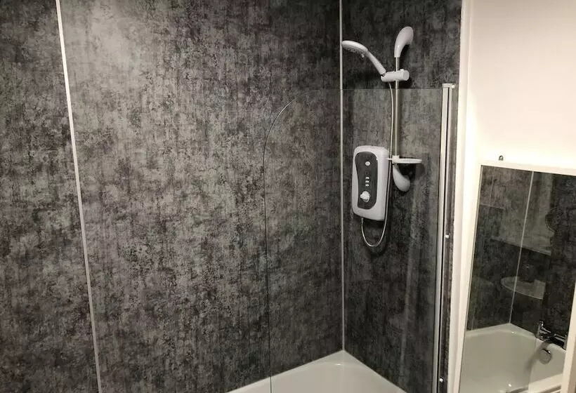 Large Apartment Gla Airport