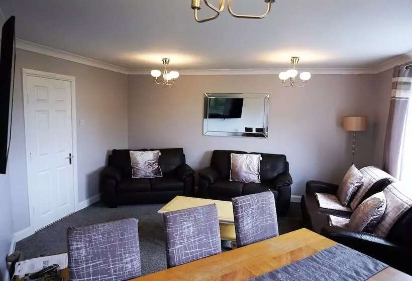 Large Apartment Gla Airport