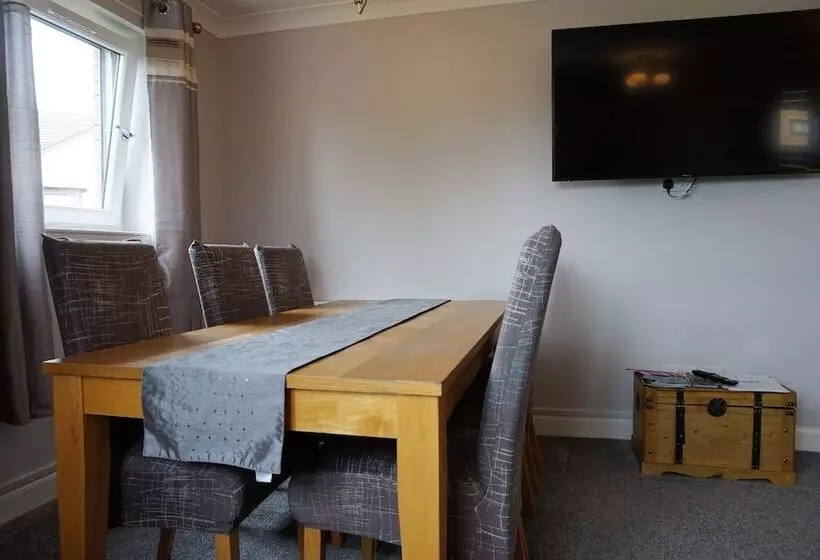 Large Apartment Gla Airport