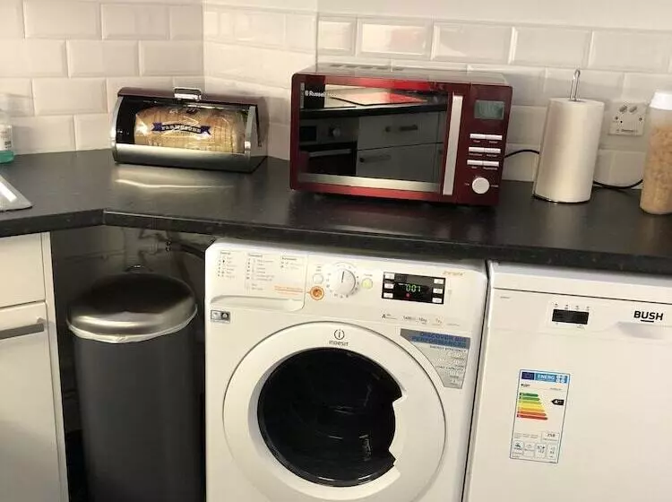 Large Apartment Gla Airport