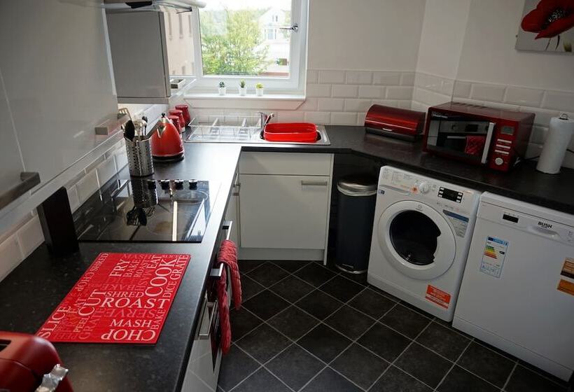 Large Apartment Gla Airport